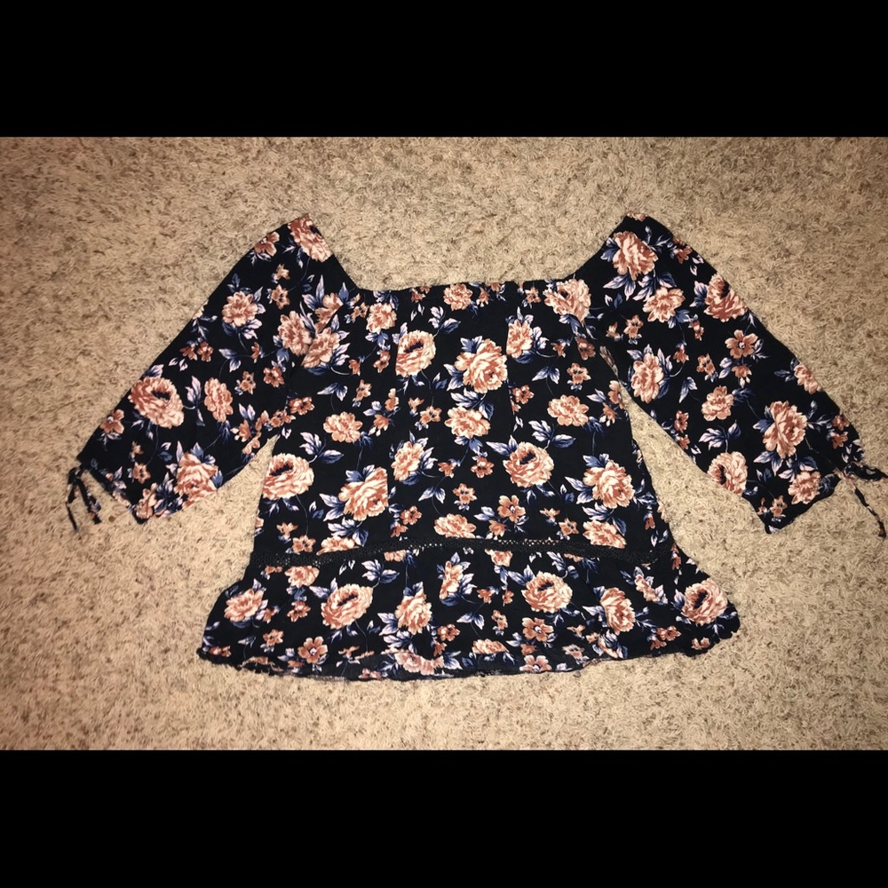 American Eagle Floral Top
